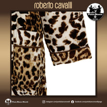 Carica l&#39;immagine nel visualizzatore di Gallery, ROBERTO CAVALLI | BRAVO - ANIMALIER Accappatoio spugna con collo sciallato
