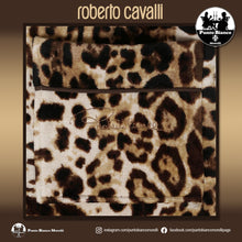 Carica l&#39;immagine nel visualizzatore di Gallery, ROBERTO CAVALLI | BRAVO - ANIMALIER Accappatoio spugna con collo sciallato
