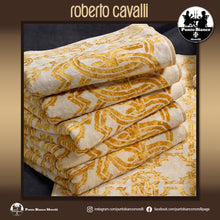 Carica l&#39;immagine nel visualizzatore di Gallery, ROBERTO CAVALLI HOME | LOGO GOLD Set asciugamani in spugna per bagno
